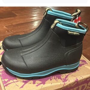 New Women’s Muds boots
